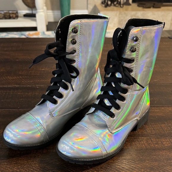 N.Y.L.A. Holographic Silver Iridescent Combat Boots Size 6 - Picture 2 of 11